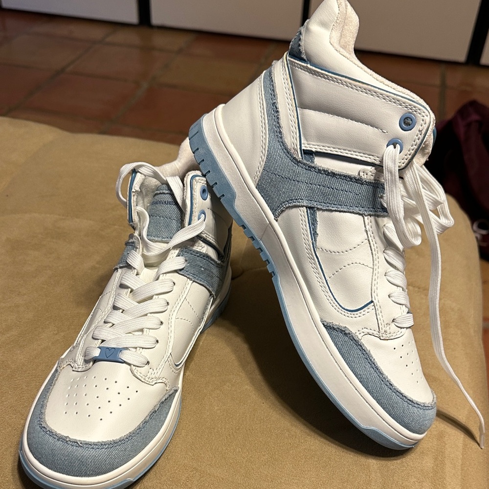 Stradivarius White and Light Denim Blue women’s Sneakers